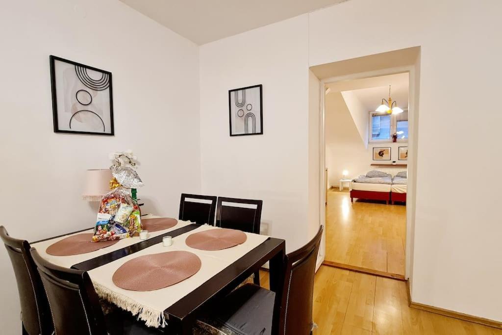 Przestronny Pokoj W Mieszkaniu Na Filipa Krakow Ngoại thất bức ảnh