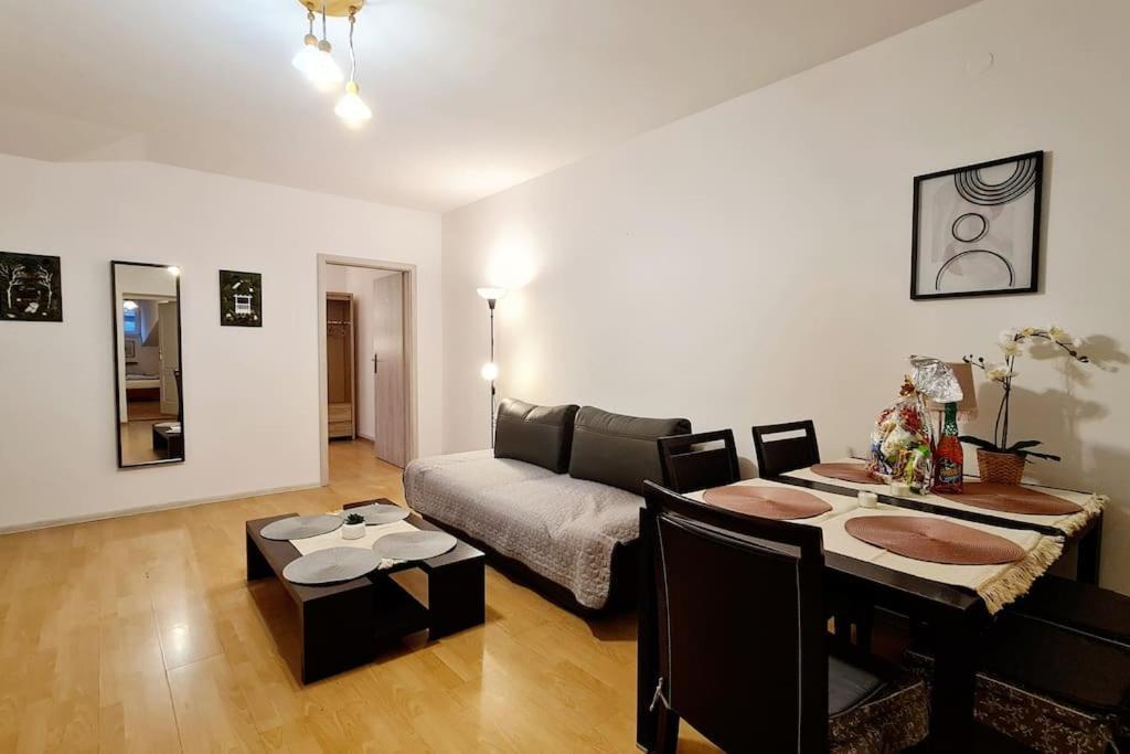 Przestronny Pokoj W Mieszkaniu Na Filipa Krakow Ngoại thất bức ảnh