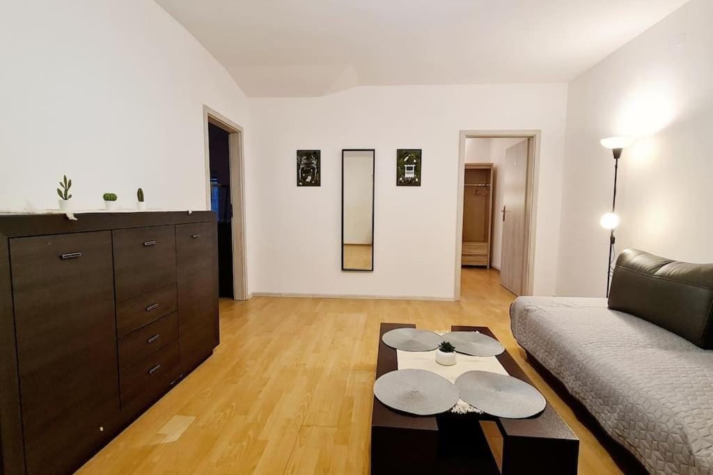 Przestronny Pokoj W Mieszkaniu Na Filipa Krakow Ngoại thất bức ảnh